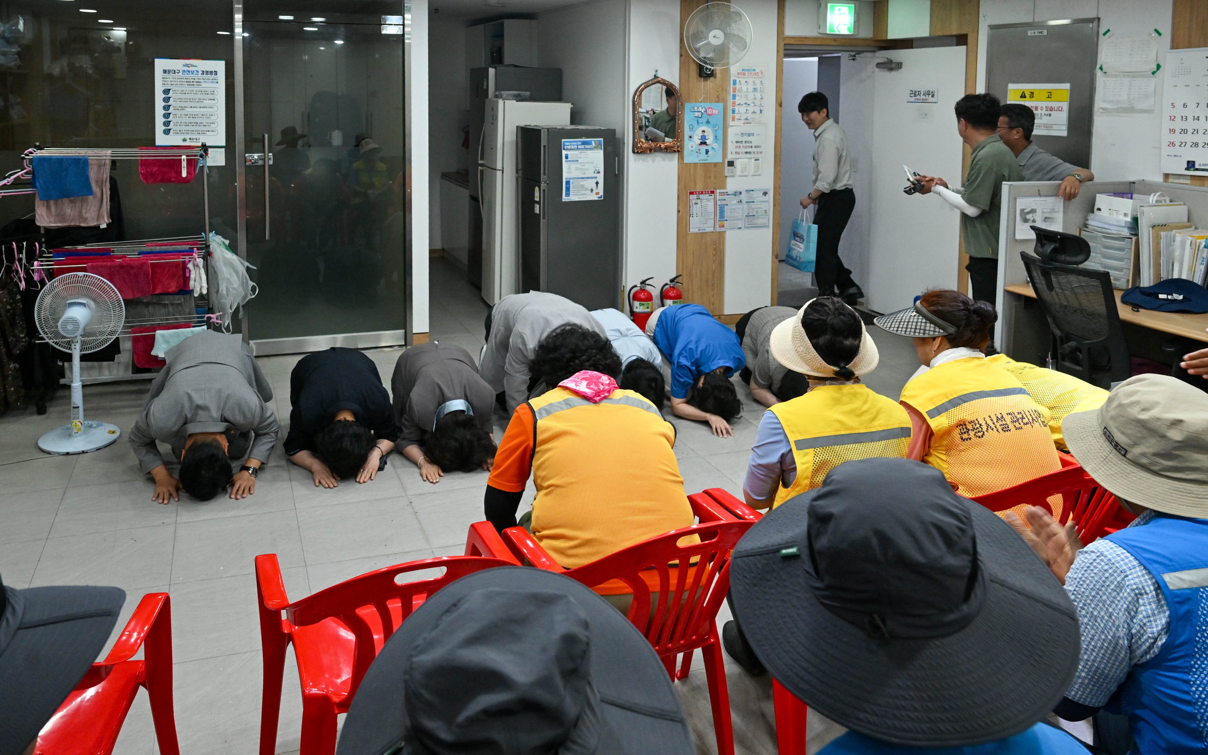 해수욕장 유관기관 격려방문 4번째 이미지